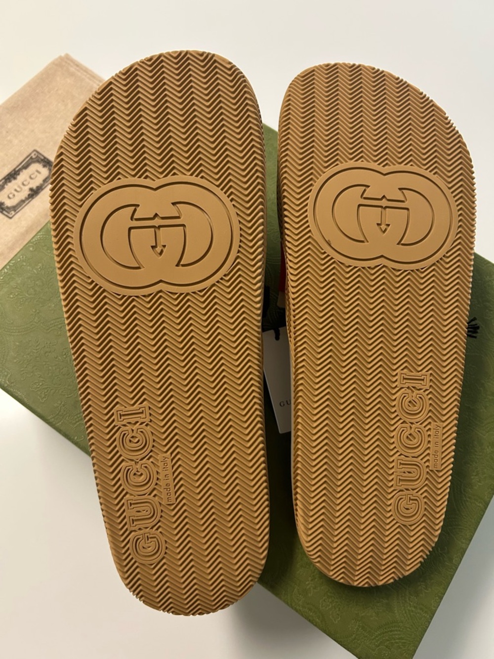 **AUTHENTIC** Gucci Cream Slides with Signature Red & Green Stripes - Picture 4 of 8